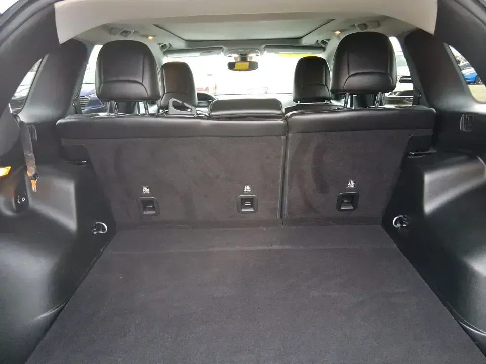 2019 Jeep Cherokee Limited 4x4 (1C4PJMDX5KD) with an 3.2L V6 DOHC 24V engine, 9A transmission, located at 8750 N County Rd 25A, Piqua, OH, 45356, (937) 908-9800, 40.164391, -84.232513 - Load up the family, point the hood toward the next weekend getaway, and let the road decide the plan-this 2019 Jeep Cherokee Limited 4x4 is built for real-life Ohio driving, from rainy school runs to spontaneous trips up I75. With confident 4x4 capability, a smooth 9-speed automatic, and a strong 3. - Photo#12