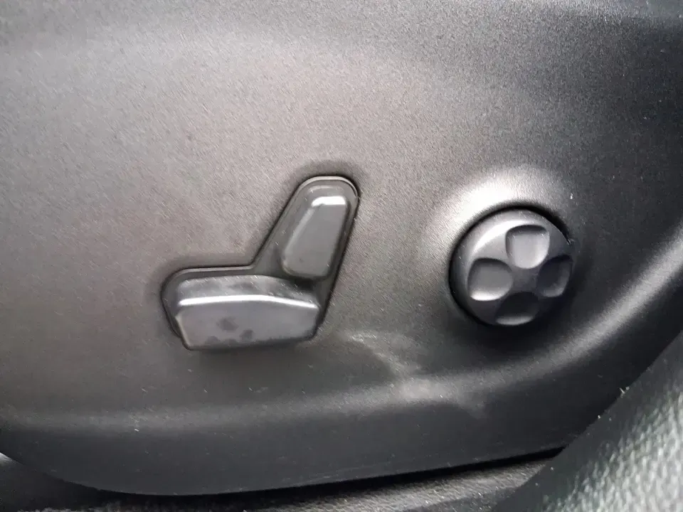 2019 Jeep Cherokee Limited 4x4 (1C4PJMDX5KD) with an 3.2L V6 DOHC 24V engine, 9A transmission, located at 8750 N County Rd 25A, Piqua, OH, 45356, (937) 908-9800, 40.164391, -84.232513 - Load up the family, point the hood toward the next weekend getaway, and let the road decide the plan-this 2019 Jeep Cherokee Limited 4x4 is built for real-life Ohio driving, from rainy school runs to spontaneous trips up I75. With confident 4x4 capability, a smooth 9-speed automatic, and a strong 3. - Photo#18