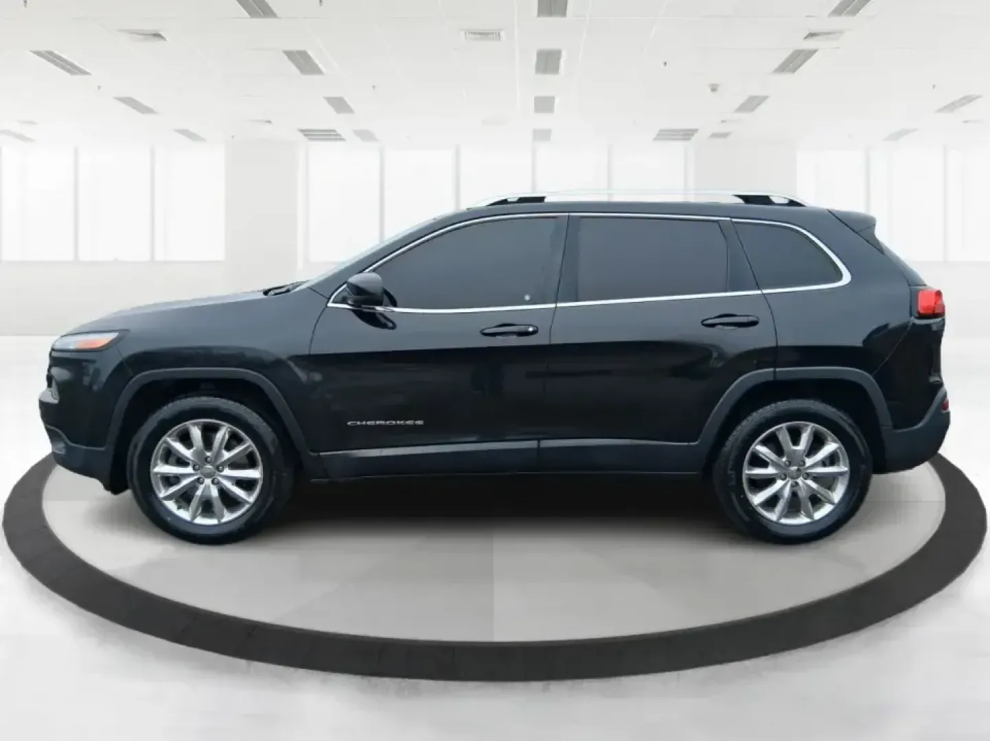 2015 Jeep Cherokee Limited (1C4PJMDBXFW) with an 2.4L L4 DOHC 16V engine, 9-Speed Automatic transmission, located at 401 Woodman Dr, Riverside, OH, 45431, (937) 908-9800, 39.760899, -84.123421 - Need one vehicle that can handle the weekday grind and still feel ready for a last-minute getaway? This 2015 Jeep Cherokee Limited 4WD in Brilliant Black Crystal Pearlcoat is built for Riverside life-comfortable for daily commutes, confident in Ohio weather, and versatile enough for road trips, socc - Photo#5