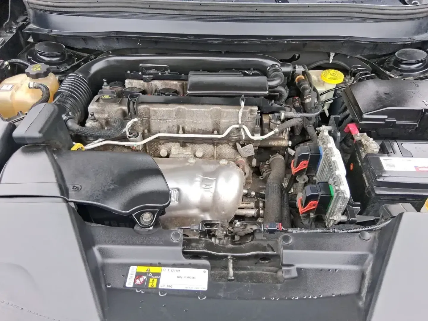 2015 Jeep Cherokee Limited (1C4PJMDBXFW) with an 2.4L L4 DOHC 16V engine, 9-Speed Automatic transmission, located at 401 Woodman Dr, Riverside, OH, 45431, (937) 908-9800, 39.760899, -84.123421 - Need one vehicle that can handle the weekday grind and still feel ready for a last-minute getaway? This 2015 Jeep Cherokee Limited 4WD in Brilliant Black Crystal Pearlcoat is built for Riverside life-comfortable for daily commutes, confident in Ohio weather, and versatile enough for road trips, socc - Photo#11