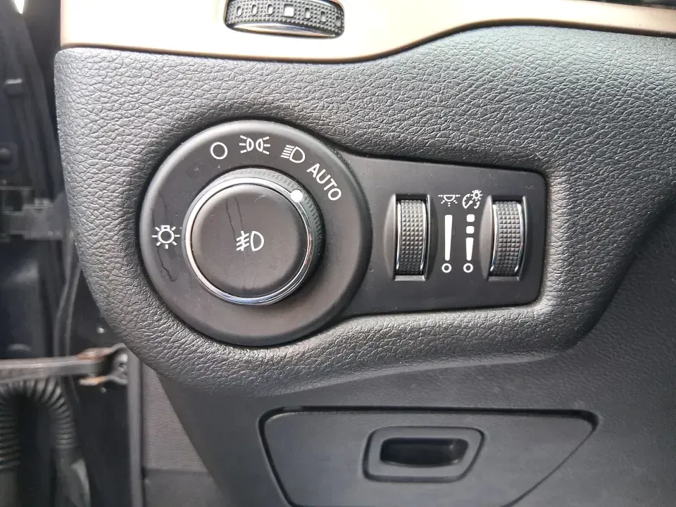 2015 Jeep Cherokee Limited (1C4PJMDBXFW) with an 2.4L L4 DOHC 16V engine, 9-Speed Automatic transmission, located at 1230 East Main St, Xenia, OH, 45385, (937) 908-9800, 39.688026, -83.910172 - Need one vehicle that can handle the weekday grind and still feel ready for a last-minute getaway? This 2015 Jeep Cherokee Limited 4WD in Brilliant Black Crystal Pearlcoat is built for Riverside life-comfortable for daily commutes, confident in Ohio weather, and versatile enough for road trips, socc - Photo#17