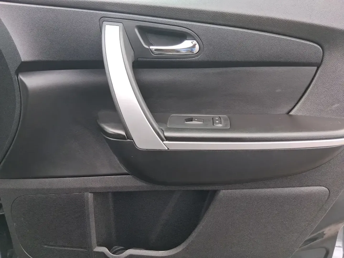 2012 GMC Acadia SL (1GKKRNED6CJ) with an 3.6L V-6 gasoline direct injection engine, 6-Speed Automatic transmission, located at 8750 N County Rd 25A, Piqua, OH, 45356, (937) 908-9800, 40.164391, -84.232513 - Pack up the kids, load the cooler, and point the SUV toward your next weekend getaway-this 2012 GMC Acadia SL is built for real-life Ohio driving, from school drop-offs and long commutes to road trips up I-75 and errands around Piqua. With three-row versatility, confident road manners, and family-fr - Photo#19
