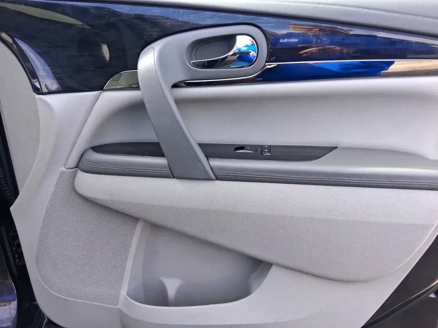 2015 Buick Enclave Convenience (5GAKRAKD3FJ) with an 3.6L V-6 gasoline direct injection engine, 6-Speed Automatic Overdrive transmission, located at 1184 Kauffman Ave, Fairborn, OH, 45324, (937) 908-9800, 39.807072, -84.030914 - Load up the kids, the dog, and everyone's weekend plans-this 2015 Buick Enclave Convenience is built for real life in Fairborn, from school drop-offs and grocery runs to road trips out toward Hocking Hills or a day at Wright-Patterson Air Force Base. With three-row versatility, a smooth ride, and co - Photo#19