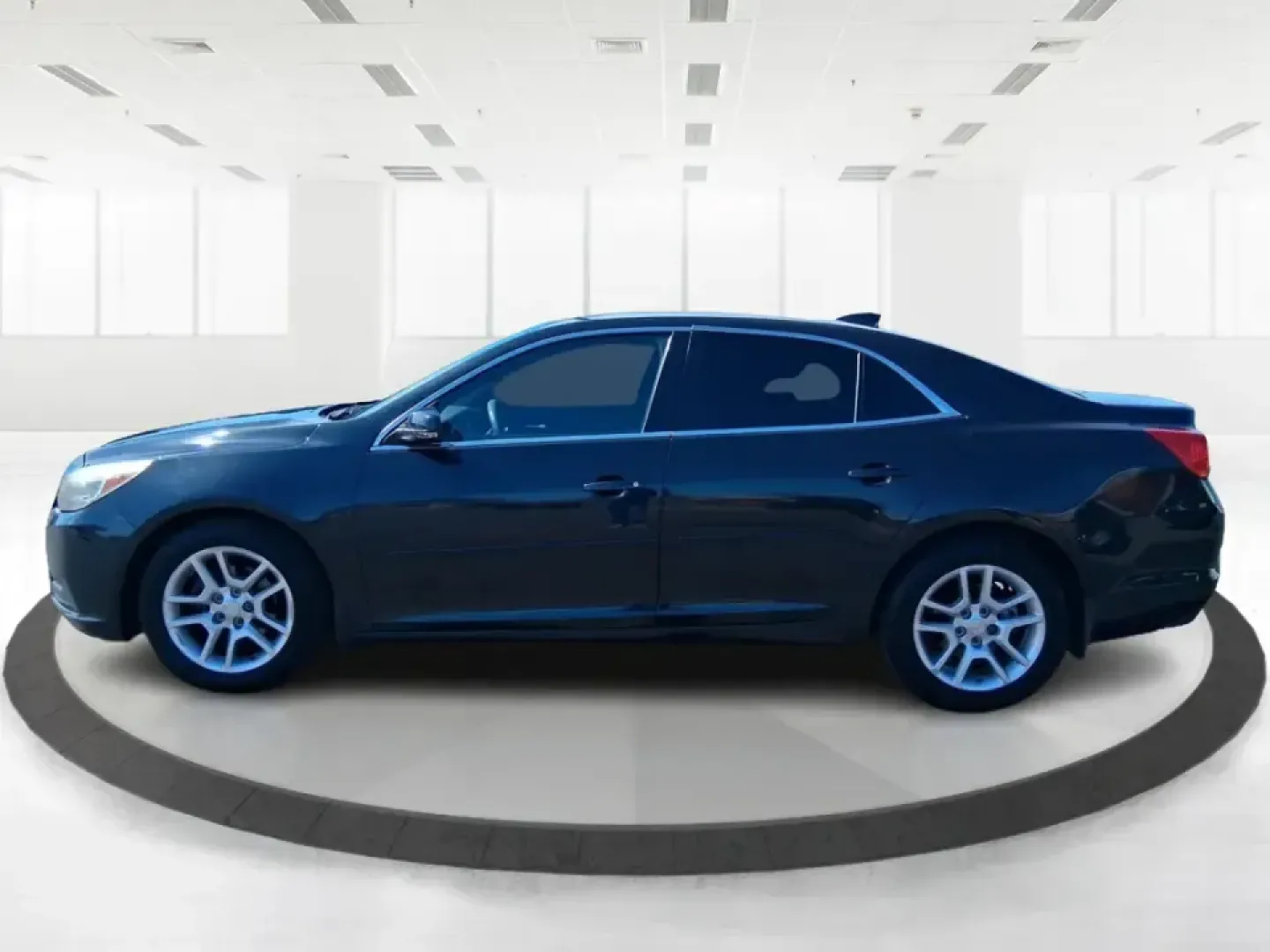 2015 Chevrolet Malibu 1LT (1G11C5SL6FF) with an ECOTEC 2.5L I-4 gasoline direct injection engine, 6-Speed Automatic transmission, located at 1184 Kauffman Ave, Fairborn, OH, 45324, (937) 908-9800, 39.807072, -84.030914 - **Elevate Your Daily Drive with the 2015 Chevrolet Malibu 1LT at Advantage Car and Credit!** <br /> <br /> Are you looking for a vehicle that combines style, comfort, and reliability? The 2015 Chevrolet Malibu 1LT is the perfect sedan for everyone from busy professionals to growing families. With it - Photo#5