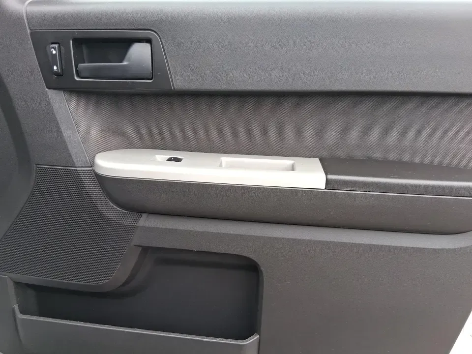 2012 Ford Escape XLT (1FMCU9D70CK) with an 2.5L L4 DOHC 16V engine, 6-Speed Automatic transmission, located at 1184 Kauffman Ave, Fairborn, OH, 45324, (937) 908-9800, 39.807072, -84.030914 - Need a dependable SUV that can handle Ohio's changing seasons, school drop-offs, and weekend getaways without stretching your budget? This **2012 Ford Escape XLT 4WD** is built for real life-comfortable for daily commuting, confident in rain or light snow, and sized just right for errands, road trip - Photo#19