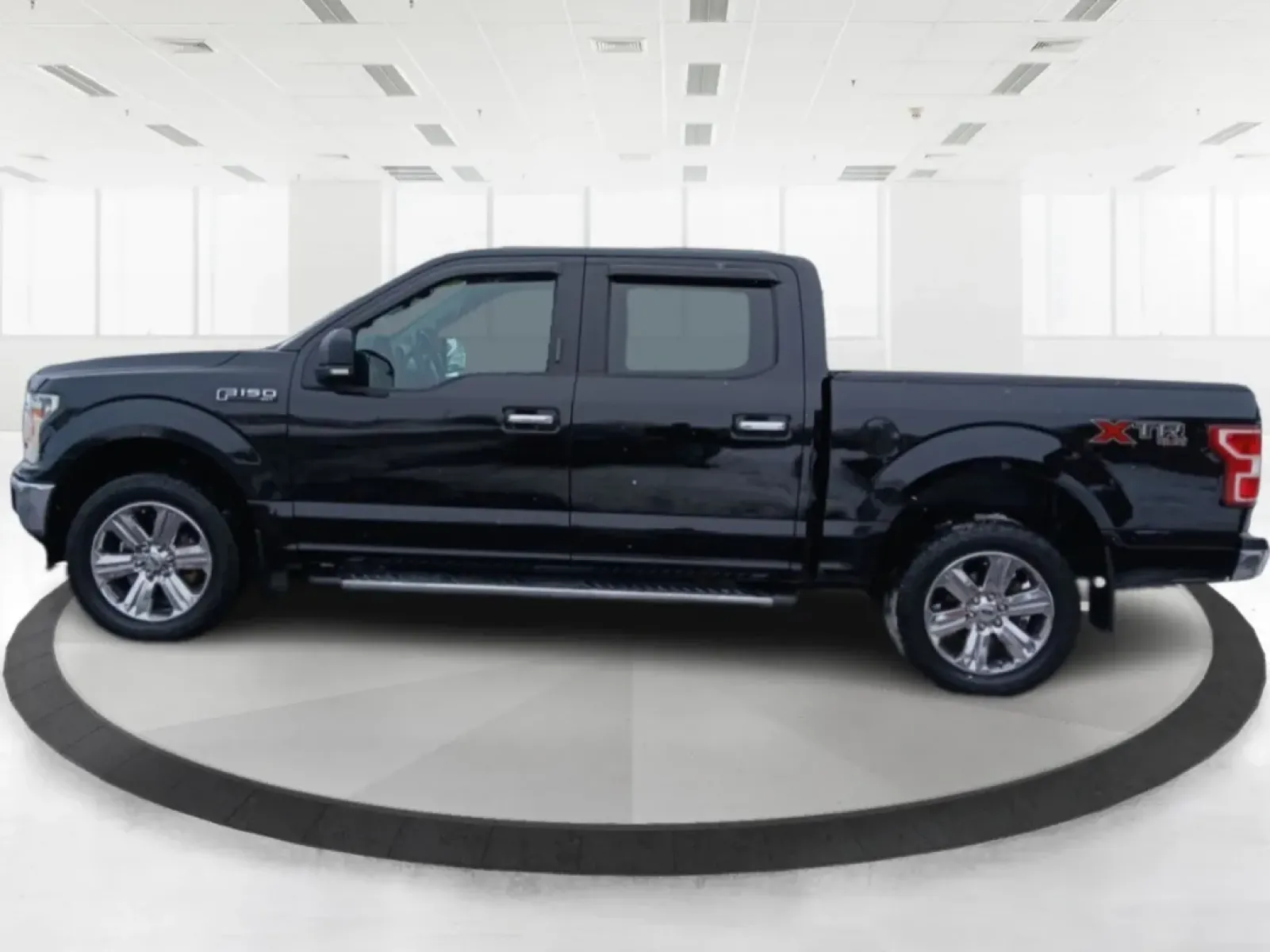 2018 Ford F-150 XLT SuperCrew 5.5-ft. Bed 4WD (1FTEW1E52JF) with an 5.0L V8 OHV 32V engine, 6-Speed Automatic transmission, located at 1099 N County Rd 25A , Troy, OH, 45373, (937) 908-9800, 40.057079, -84.212883 - Are you ready to elevate your daily commute or weekend adventures? Look no further than this striking 2018 Ford F-150 XLT SuperCrew located at Advantage Car and Credit in Fairborn, OH. Whether you're carting the kids to practice, hauling materials for your next DIY project, or exploring the great ou - Photo#5