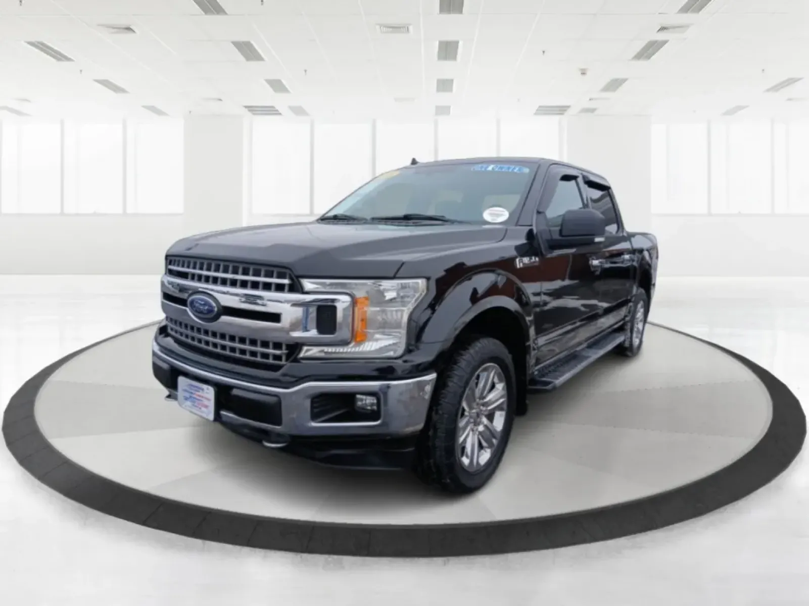 2018 Ford F-150 XLT SuperCrew 5.5-ft. Bed 4WD (1FTEW1E52JF) with an 5.0L V8 OHV 32V engine, 6-Speed Automatic transmission, located at 1099 N County Rd 25A , Troy, OH, 45373, (937) 908-9800, 40.057079, -84.212883 - Are you ready to elevate your daily commute or weekend adventures? Look no further than this striking 2018 Ford F-150 XLT SuperCrew located at Advantage Car and Credit in Fairborn, OH. Whether you're carting the kids to practice, hauling materials for your next DIY project, or exploring the great ou - Photo#8