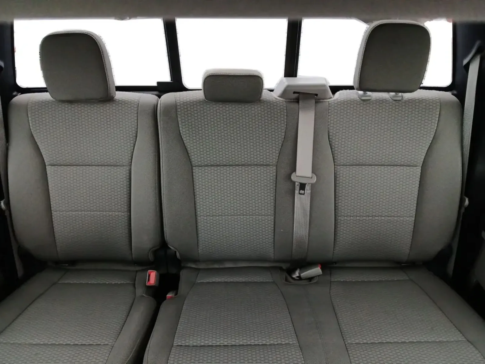 2018 Ford F-150 XLT SuperCrew 5.5-ft. Bed 4WD (1FTEW1E52JF) with an 5.0L V8 OHV 32V engine, 6-Speed Automatic transmission, located at 4508 South Dixie Dr, Moraine, OH, 45439, (937) 908-9800, 39.689976, -84.218452 - Are you ready to elevate your daily commute or weekend adventures? Look no further than this striking 2018 Ford F-150 XLT SuperCrew located at Advantage Car and Credit in Fairborn, OH. Whether you're carting the kids to practice, hauling materials for your next DIY project, or exploring the great ou - Photo#13