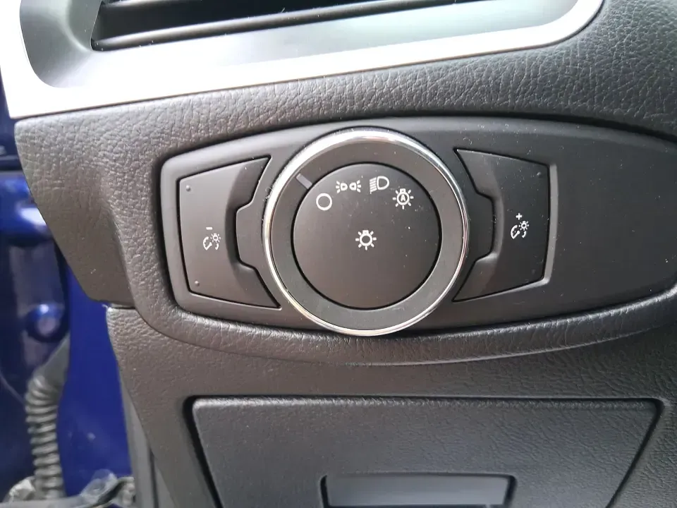 2015 Ford Edge SEL (2FMPK4J88FB) with an 3.5L V6 DOHC 24V engine, 6A transmission, located at 1951 S Dayton Lakeview Rd., New Carlisle, OH, 45344, (937) 908-9800, 39.890999, -84.050255 - Picture your next Ohio weekend: a quick grocery run through New Carlisle turns into a spontaneous drive out toward the Mad River, a family outing near the Clark County Fairgrounds, or an easy road trip down I70 and I675 with everyone comfortable and your gear packed. This 2015 Ford Edge SEL is built - Photo#17