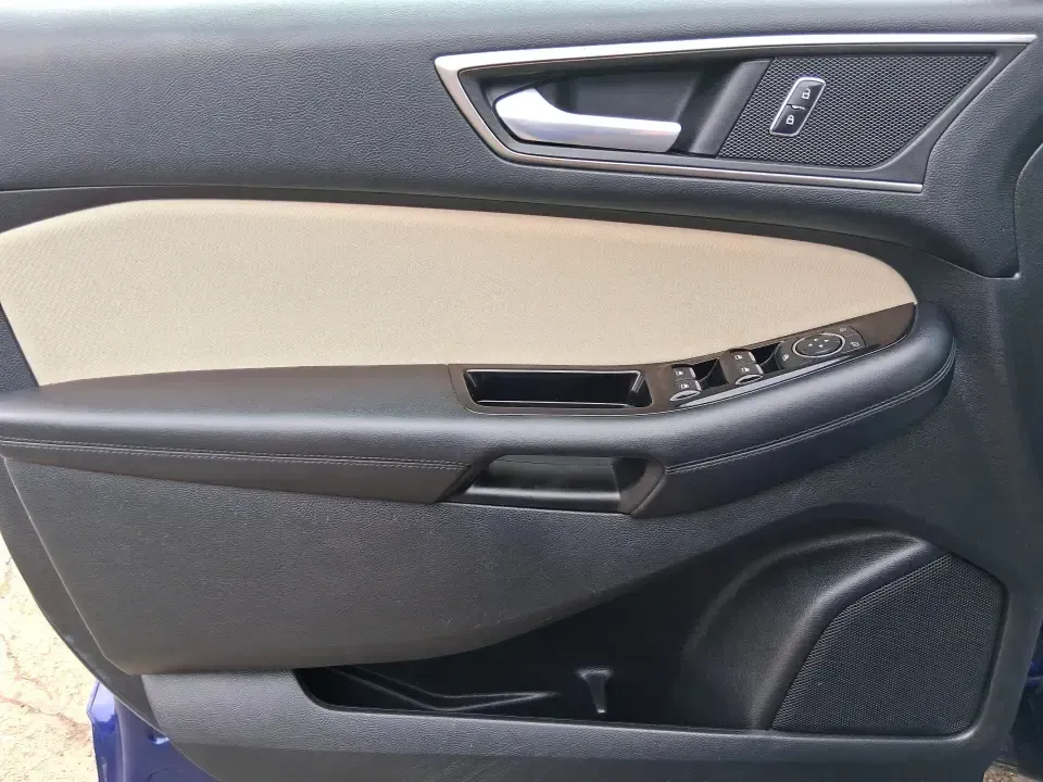 2015 Ford Edge SEL (2FMPK4J88FB) with an 3.5L V6 DOHC 24V engine, 6A transmission, located at 1951 S Dayton Lakeview Rd., New Carlisle, OH, 45344, (937) 908-9800, 39.890999, -84.050255 - Picture your next Ohio weekend: a quick grocery run through New Carlisle turns into a spontaneous drive out toward the Mad River, a family outing near the Clark County Fairgrounds, or an easy road trip down I70 and I675 with everyone comfortable and your gear packed. This 2015 Ford Edge SEL is built - Photo#19