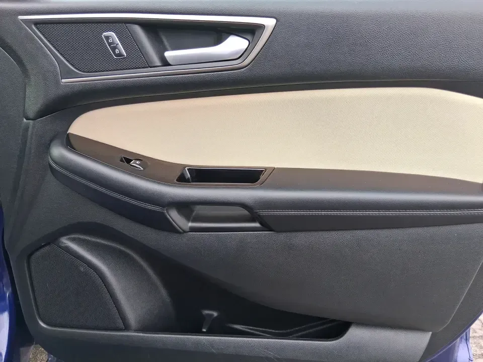 2015 Ford Edge SEL (2FMPK4J88FB) with an 3.5L V6 DOHC 24V engine, 6A transmission, located at 1951 S Dayton Lakeview Rd., New Carlisle, OH, 45344, (937) 908-9800, 39.890999, -84.050255 - Picture your next Ohio weekend: a quick grocery run through New Carlisle turns into a spontaneous drive out toward the Mad River, a family outing near the Clark County Fairgrounds, or an easy road trip down I70 and I675 with everyone comfortable and your gear packed. This 2015 Ford Edge SEL is built - Photo#20