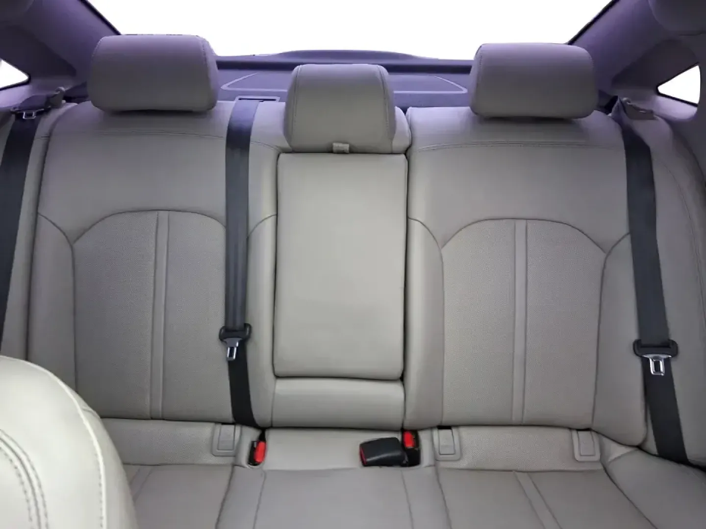 2015 Hyundai Sonata Limited (5NPE34AF5FH) with an 2.4L I-4 gasoline direct injection engine, 6-Speed Automatic transmission, located at 401 Woodman Dr, Riverside, OH, 45431, (937) 908-9800, 39.760899, -84.123421 - Picture your next week going smoother: an easy highway commute up I75, a comfortable school drop-off run through Piqua, and a weekend drive to the Miami County Fairgrounds-all in a sedan that feels upscale without the upscale price. This **2015 Hyundai Sonata Limited** in **Lakeside Blue** is built - Photo#14