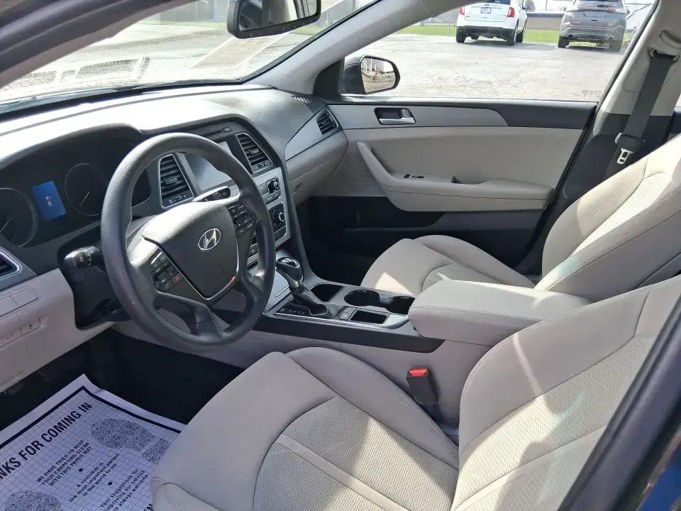 2017 Hyundai Sonata SE (5NPE24AF7HH) with an 2.4L I-4 gasoline direct injection engine, 7A transmission, located at 1230 East Main St, Xenia, OH, 45385, (937) 908-9800, 39.688026, -83.910172 - Need a dependable sedan for the daily commute down I75, quick errands around Troy, or comfortable weekend drives to Dayton? This 2017 Hyundai Sonata SE in Phantom Black is an easy-to-live-with choice for practical drivers who want modern safety, efficient performance, and a smooth ride-without payin - Photo#9