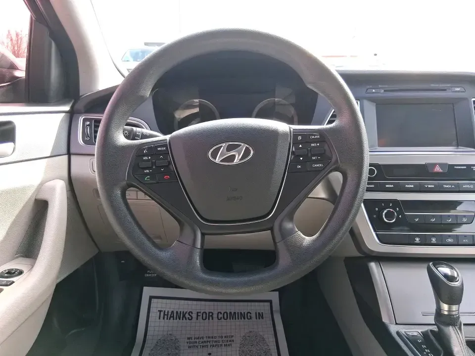 2017 Hyundai Sonata SE (5NPE24AF7HH) with an 2.4L I-4 gasoline direct injection engine, 7A transmission, located at 1230 East Main St, Xenia, OH, 45385, (937) 908-9800, 39.688026, -83.910172 - Need a dependable sedan for the daily commute down I75, quick errands around Troy, or comfortable weekend drives to Dayton? This 2017 Hyundai Sonata SE in Phantom Black is an easy-to-live-with choice for practical drivers who want modern safety, efficient performance, and a smooth ride-without payin - Photo#15