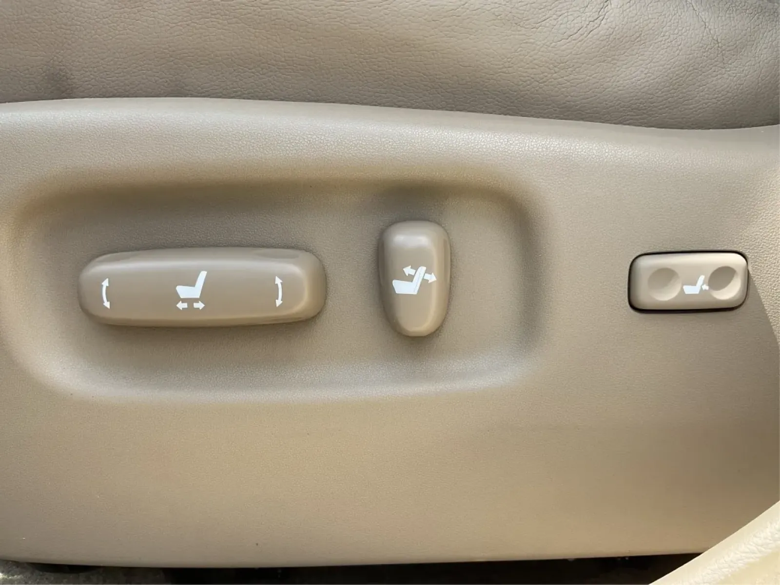 2008 Toyota Highlander Sport (JTEES43A082) with an 3.5L V-6 DOHC engine, located at 1099 N County Rd 25A , Troy, OH, 45373, (937) 908-9800, 40.057079, -84.212883 - 2008 Toyota Highlander Sport - Photo#16