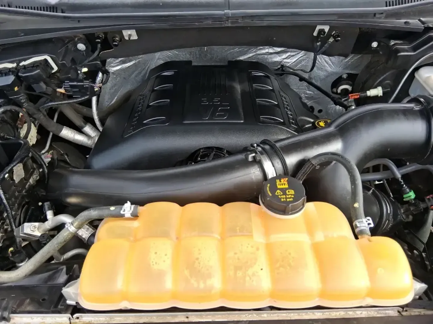 2016 Ford F-150 XLT (1FTEW1EG3GF) with an 3.5L V6 TURBO engine, 6A transmission, located at 1951 S Dayton Lakeview Rd., New Carlisle, OH, 45344, (937) 908-9800, 39.890999, -84.050255 - Need a truck that can handle Ohio workweeks and still be ready for a weekend run to Buck Creek State Park or a tailgate near Wright State? This 2016 Ford F-150 XLT Crew Cab is built for real life-hauling gear, towing toys, commuting down I-70, and keeping everyone comfortable when the weather turns. - Photo#11