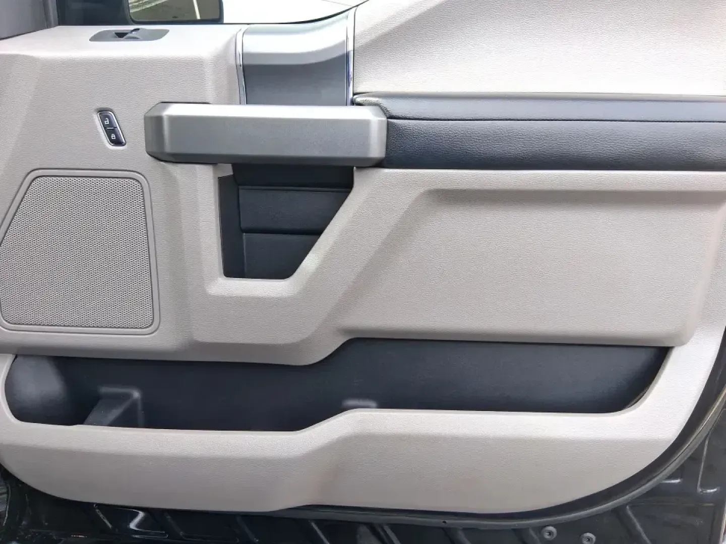 2016 Ford F-150 XLT (1FTEW1EG3GF) with an 3.5L V6 TURBO engine, 6A transmission, located at 1951 S Dayton Lakeview Rd., New Carlisle, OH, 45344, (937) 908-9800, 39.890999, -84.050255 - Need a truck that can handle Ohio workweeks and still be ready for a weekend run to Buck Creek State Park or a tailgate near Wright State? This 2016 Ford F-150 XLT Crew Cab is built for real life-hauling gear, towing toys, commuting down I-70, and keeping everyone comfortable when the weather turns. - Photo#19