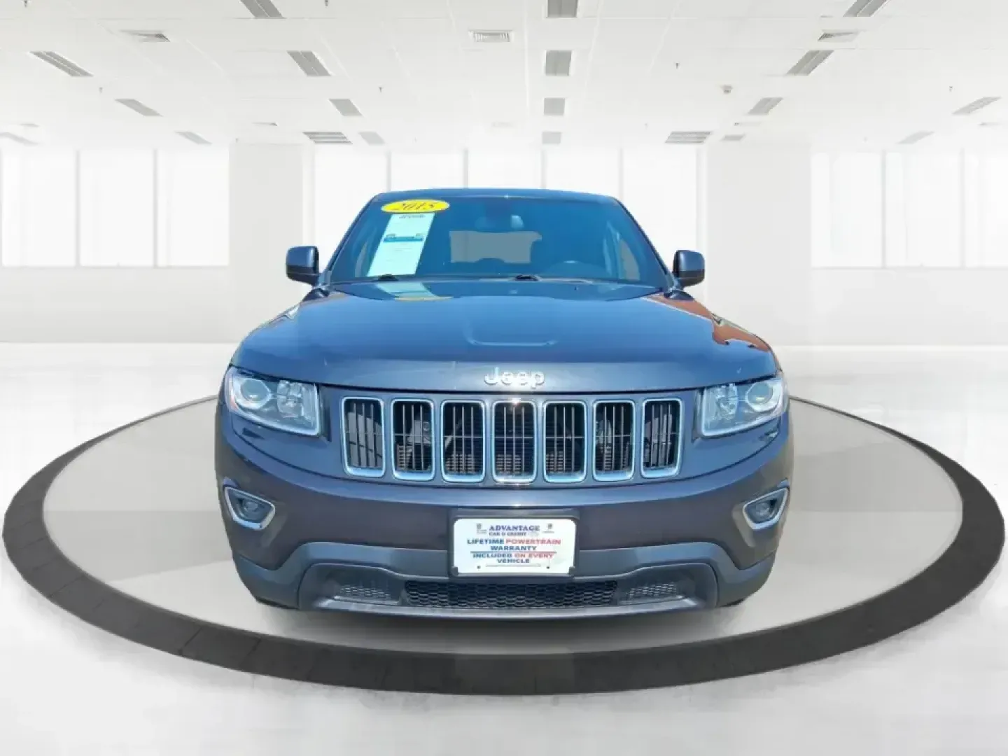 2015 Jeep Grand Cherokee Laredo (1C4RJFAG4FC) with an 3.6L V-6 DOHC engine, 8-Speed Automatic transmission, located at 1230 East Main St, Xenia, OH, 45385, (937) 908-9800, 39.688026, -83.910172 - Weekend getaways to Hocking Hills, confident winter drives to work, and comfortable family errands around town all get easier in a capable SUV like this 2015 Jeep Grand Cherokee Laredo 4WD. Finished in Maximum Steel Metallic Clearcoat, this Grand Cherokee blends rugged Jeep attitude with everyday co - Photo#7