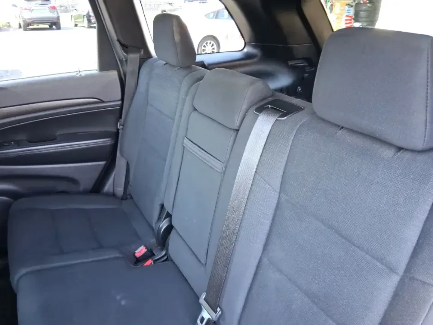 2015 Jeep Grand Cherokee Laredo (1C4RJFAG4FC) with an 3.6L V-6 DOHC engine, 8-Speed Automatic transmission, located at 1230 East Main St, Xenia, OH, 45385, (937) 908-9800, 39.688026, -83.910172 - Weekend getaways to Hocking Hills, confident winter drives to work, and comfortable family errands around town all get easier in a capable SUV like this 2015 Jeep Grand Cherokee Laredo 4WD. Finished in Maximum Steel Metallic Clearcoat, this Grand Cherokee blends rugged Jeep attitude with everyday co - Photo#10