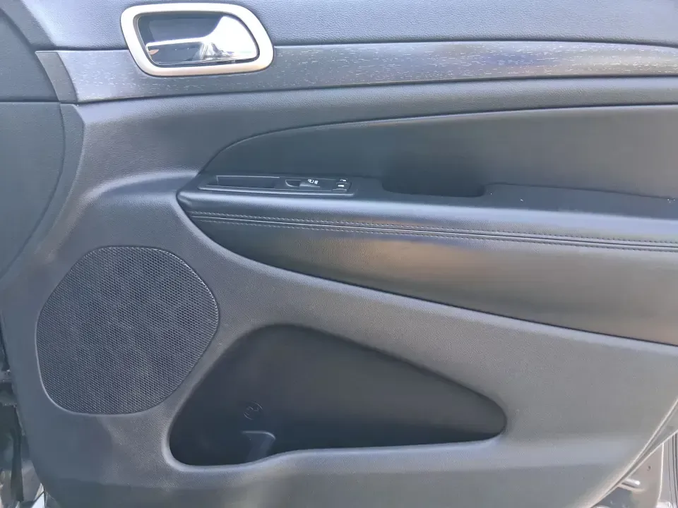 2015 Jeep Grand Cherokee Laredo (1C4RJFAG4FC) with an 3.6L V-6 DOHC engine, 8-Speed Automatic transmission, located at 1230 East Main St, Xenia, OH, 45385, (937) 908-9800, 39.688026, -83.910172 - Weekend getaways to Hocking Hills, confident winter drives to work, and comfortable family errands around town all get easier in a capable SUV like this 2015 Jeep Grand Cherokee Laredo 4WD. Finished in Maximum Steel Metallic Clearcoat, this Grand Cherokee blends rugged Jeep attitude with everyday co - Photo#20