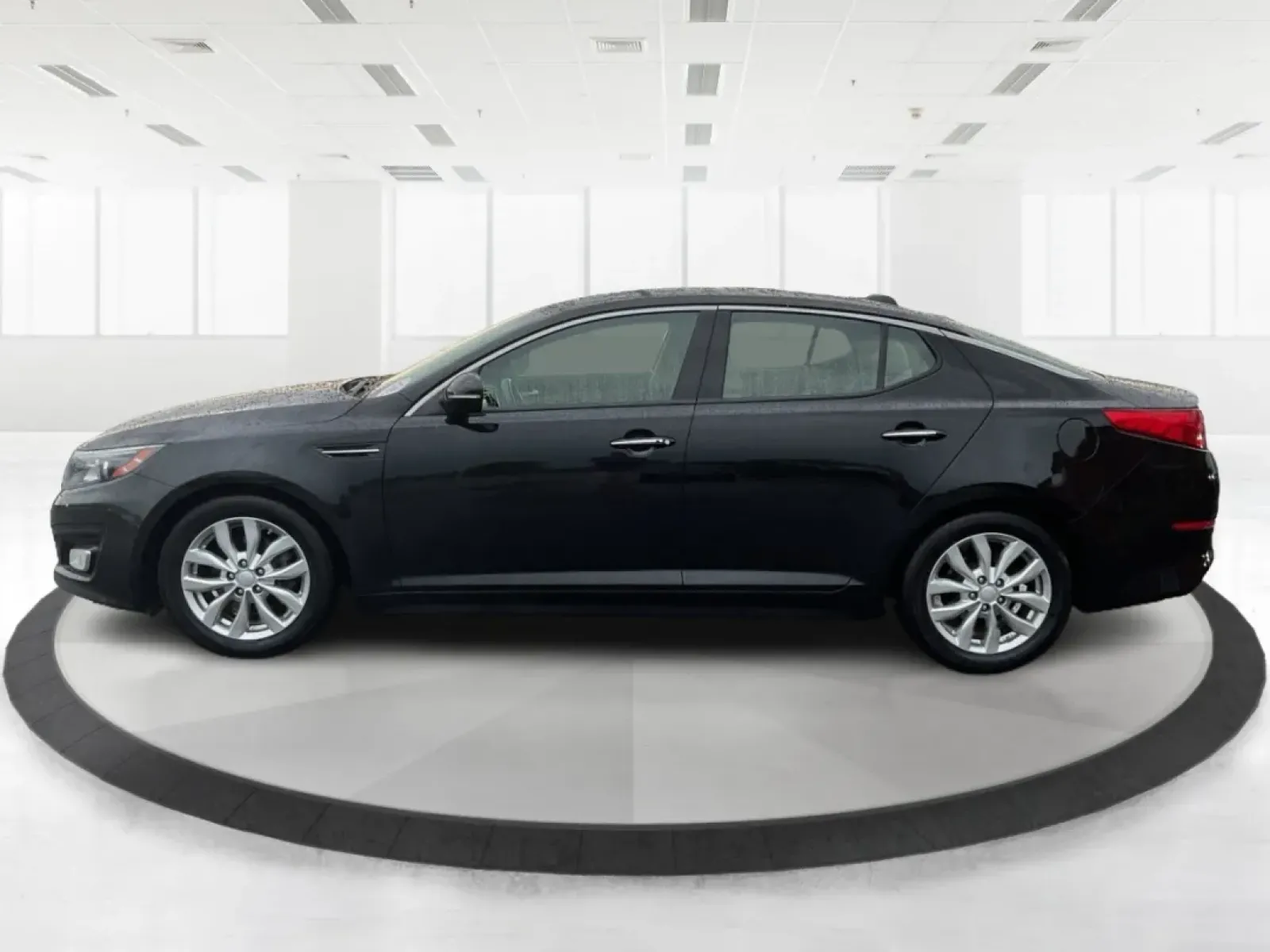 2015 Kia Optima EX (5XXGN4A76FG) with an Theta II 2.4L I-4 gasoline direct injection engine, located at 1099 N County Rd 25A , Troy, OH, 45373, (937) 908-9800, 40.057079, -84.212883 - **Elevate Your Daily Commute with the 2015 Kia Optima EX** <br /> <br /> Imagine transforming your daily drive into an experience of comfort and style. Whether you're navigating the bustling streets of Fairborn or embarking on a weekend getaway, the 2015 Kia Optima EX is designed to enhance your li - Photo#5