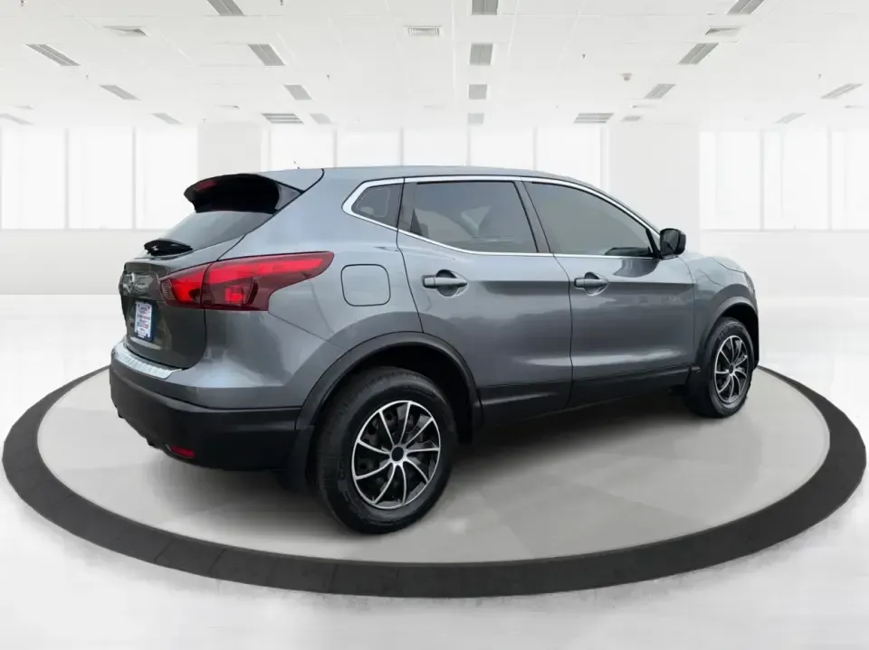 2018 Nissan Rogue S (JN1BJ1CP6JW) with an 2L I-4 gasoline direct injection engine, CVT transmission, located at 4508 South Dixie Dr, Moraine, OH, 45439, (937) 908-9800, 39.689976, -84.218452 - Picture your next week: an easy I75 commute into Dayton, school drop-offs in nearby Kettering, a Costco run, and a weekend drive down to Carillon Historical Park or a quick lap around the Dayton Mall area-all with one SUV that's sized right for real life. This 2018 Nissan Rogue S in sleek Gun Metall - Photo#2