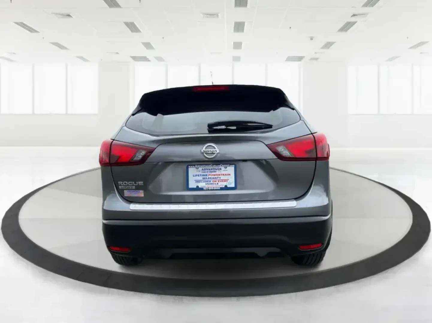 2018 Nissan Rogue S (JN1BJ1CP6JW) with an 2L I-4 gasoline direct injection engine, CVT transmission, located at 401 Woodman Dr, Riverside, OH, 45431, (937) 908-9800, 39.760899, -84.123421 - Picture your next week: an easy I75 commute into Dayton, school drop-offs in nearby Kettering, a Costco run, and a weekend drive down to Carillon Historical Park or a quick lap around the Dayton Mall area-all with one SUV that's sized right for real life. This 2018 Nissan Rogue S in sleek Gun Metall - Photo#3