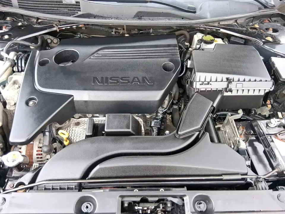 2018 Nissan Altima 2.5 SV (1N4AL3AP0JC) with an 2.5L I-4 DOHC engine, CVT transmission, located at 8750 N County Rd 25A, Piqua, OH, 45356, (937) 908-9800, 40.164391, -84.232513 - Make every mile easier-whether you're tackling a long commute down I75, running kids to practice after school, or planning a weekend day trip to the Miami County Fairgrounds. This 2018 Nissan Altima 2.5 SV in Gun Metallic is the kind of comfortable, efficient sedan that fits real-life schedules in P - Photo#11