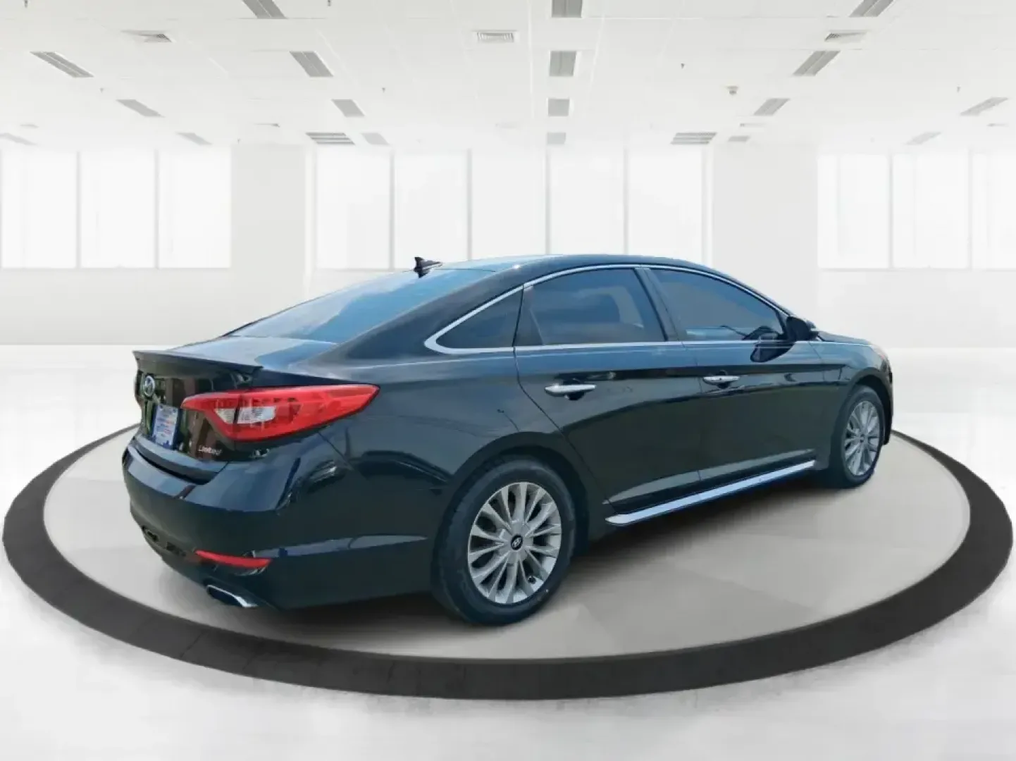 2015 Hyundai Sonata Limited (5NPE34AF5FH) with an 2.4L I-4 gasoline direct injection engine, 6-Speed Automatic transmission, located at 1184 Kauffman Ave, Fairborn, OH, 45324, (937) 908-9800, 39.807072, -84.030914 - Long commute down I675, daily runs between Wright-Patterson AFB and Beavercreek, or a weekend road trip to Yellow Springs? This 2015 Hyundai Sonata Limited is the kind of comfortable, tech-savvy sedan that fits real life in Fairborn-quiet on the highway, easy to park downtown, and loaded with premiu - Photo#2