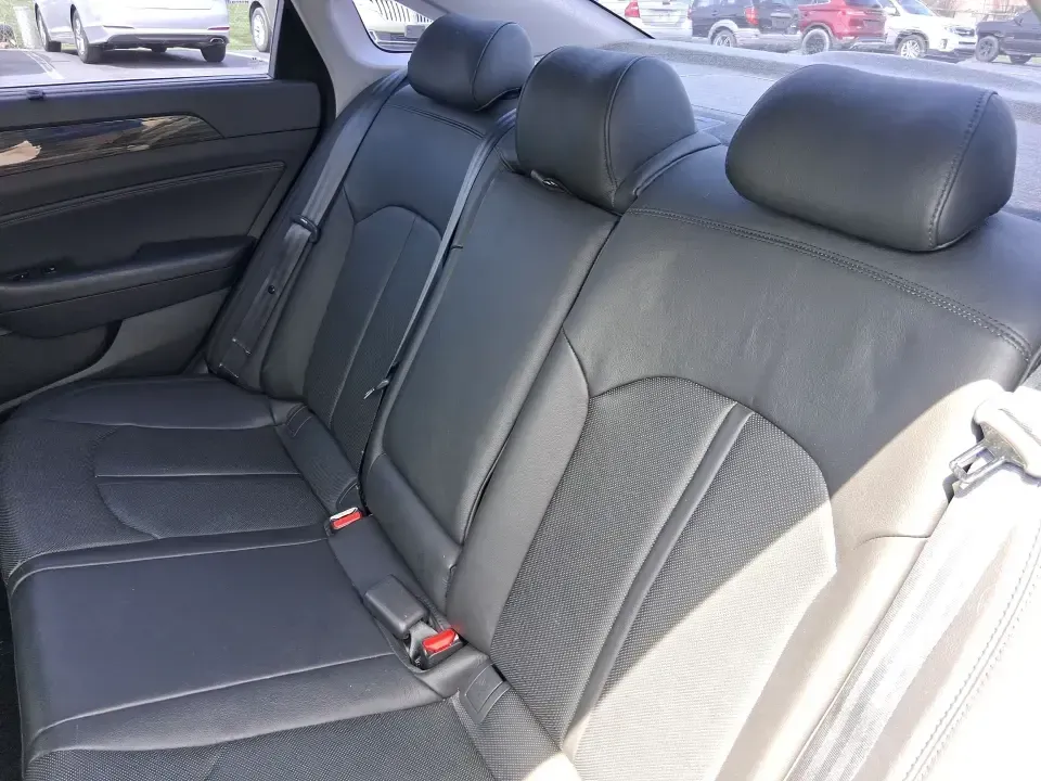 2015 Hyundai Sonata Limited (5NPE34AF5FH) with an 2.4L I-4 gasoline direct injection engine, 6-Speed Automatic transmission, located at 1184 Kauffman Ave, Fairborn, OH, 45324, (937) 908-9800, 39.807072, -84.030914 - Long commute down I675, daily runs between Wright-Patterson AFB and Beavercreek, or a weekend road trip to Yellow Springs? This 2015 Hyundai Sonata Limited is the kind of comfortable, tech-savvy sedan that fits real life in Fairborn-quiet on the highway, easy to park downtown, and loaded with premiu - Photo#10