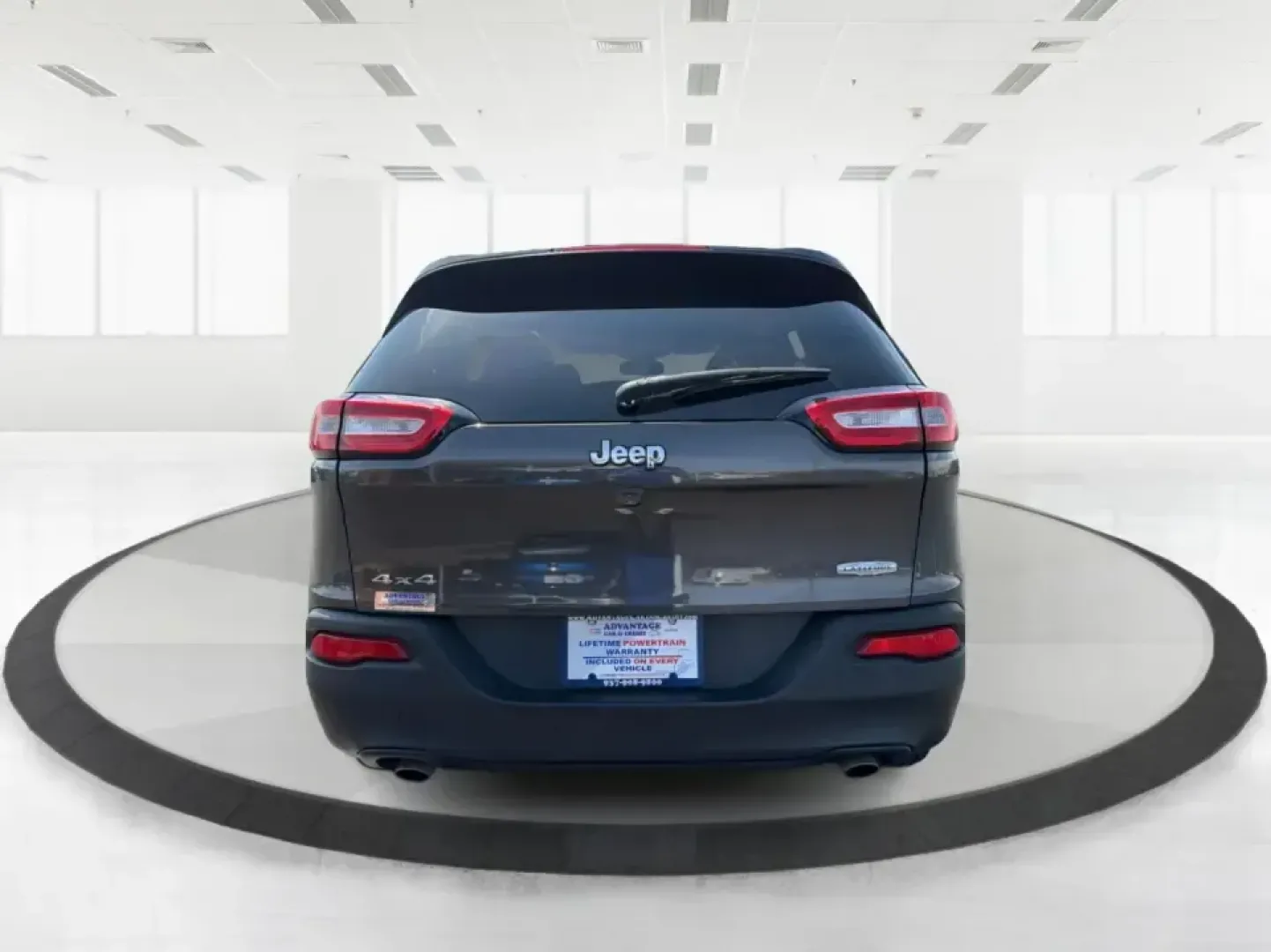 2014 Jeep Cherokee Latitude (1C4PJMCS8EW) with an 3.2L V6 DOHC 24V engine, 9-Speed Automatic transmission, located at 880 E. National Road, Vandalia, OH, 45377, (937) 908-9800, 39.891918, -84.183594 - Weekend escapes to Taylorsville MetroPark, snowy school drop-offs, or a comfortable daily commute down I75-this 2014 Jeep Cherokee Latitude is built for the Vandalia, OH lifestyle. With confident 4WD/AWD capability, a smooth 9Speed Automatic transmission, and a strong 3.2L V6 DOHC 24V engine, it's t - Photo#3