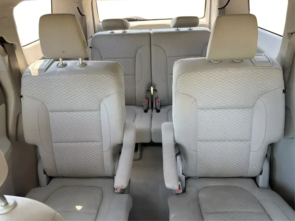 2018 GMC Acadia SLE-2 (1GKKNSLS0JZ) with an 3.6L V6 DOHC 24V engine, 6A transmission, located at 401 Woodman Dr, Riverside, OH, 45431, (937) 908-9800, 39.760899, -84.123421 - Load up the kids, the groceries, and the weekend plans-this 2018 GMC Acadia SLE-2 is the kind of SUV that makes busy life in and around Xenia feel easier. Whether you're commuting toward Dayton, juggling school drop-offs, or heading out for a road trip through Caesar Creek State Park, the Acadia del - Photo#14