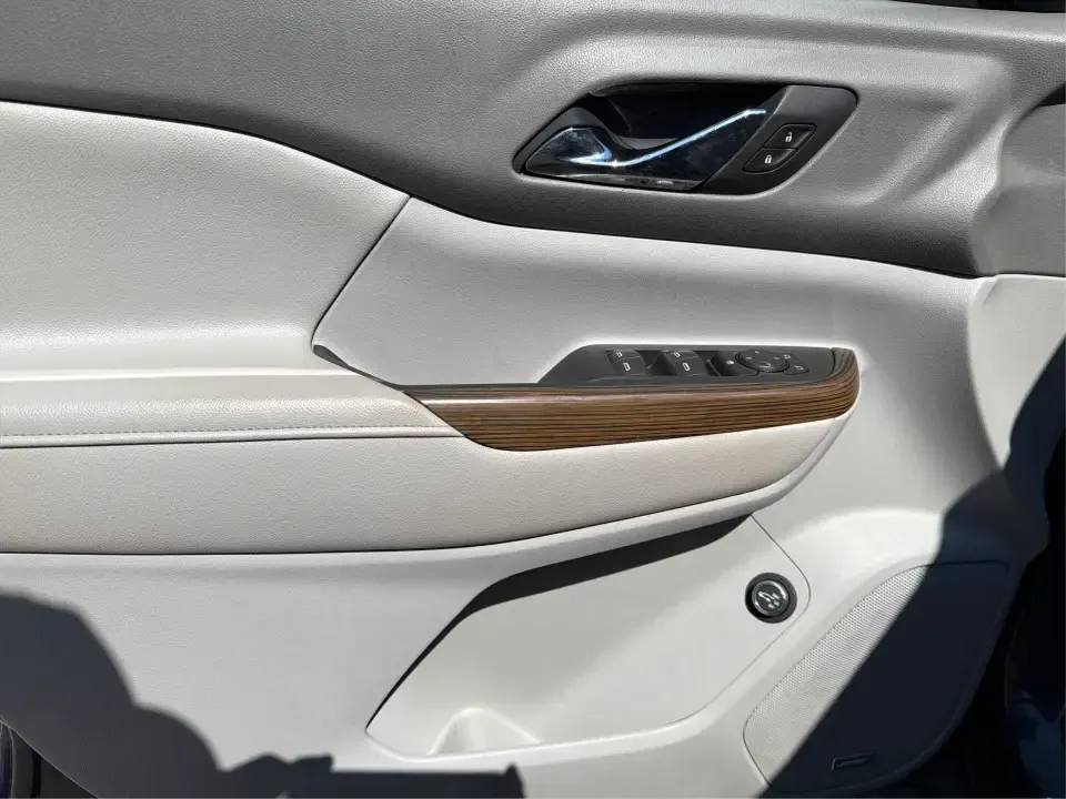 2018 GMC Acadia SLE-2 (1GKKNSLS0JZ) with an 3.6L V6 DOHC 24V engine, 6A transmission, located at 401 Woodman Dr, Riverside, OH, 45431, (937) 908-9800, 39.760899, -84.123421 - Load up the kids, the groceries, and the weekend plans-this 2018 GMC Acadia SLE-2 is the kind of SUV that makes busy life in and around Xenia feel easier. Whether you're commuting toward Dayton, juggling school drop-offs, or heading out for a road trip through Caesar Creek State Park, the Acadia del - Photo#18