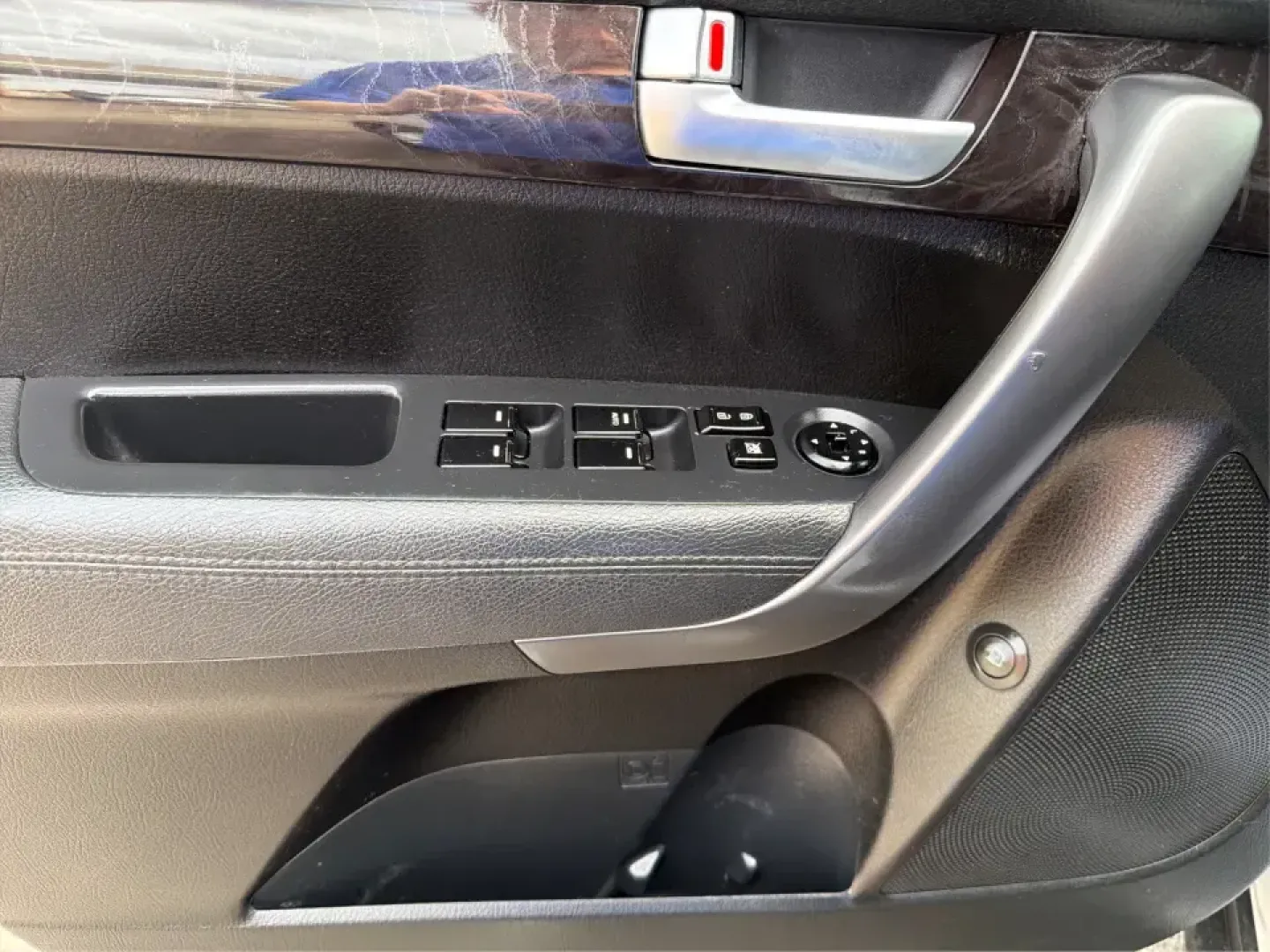 2014 Kia Sorento LX V6 (5XYKTDA74EG) with an Lambda II 3.3L V-6 gasoline direct injection engine, 6-Speed Automatic transmission, located at 8750 N County Rd 25A, Piqua, OH, 45356, (937) 908-9800, 40.164391, -84.232513 - Picture your next Ohio weekend: the kids loaded up for a day at Johnston Farm and Indian Agency, groceries stowed for the week, and enough power on tap to handle I75 merges without breaking a sweat. This 2014 Kia Sorento LX V6 in Bright Silver is the kind of do-it-all SUV that fits real life in Pi - Photo#18