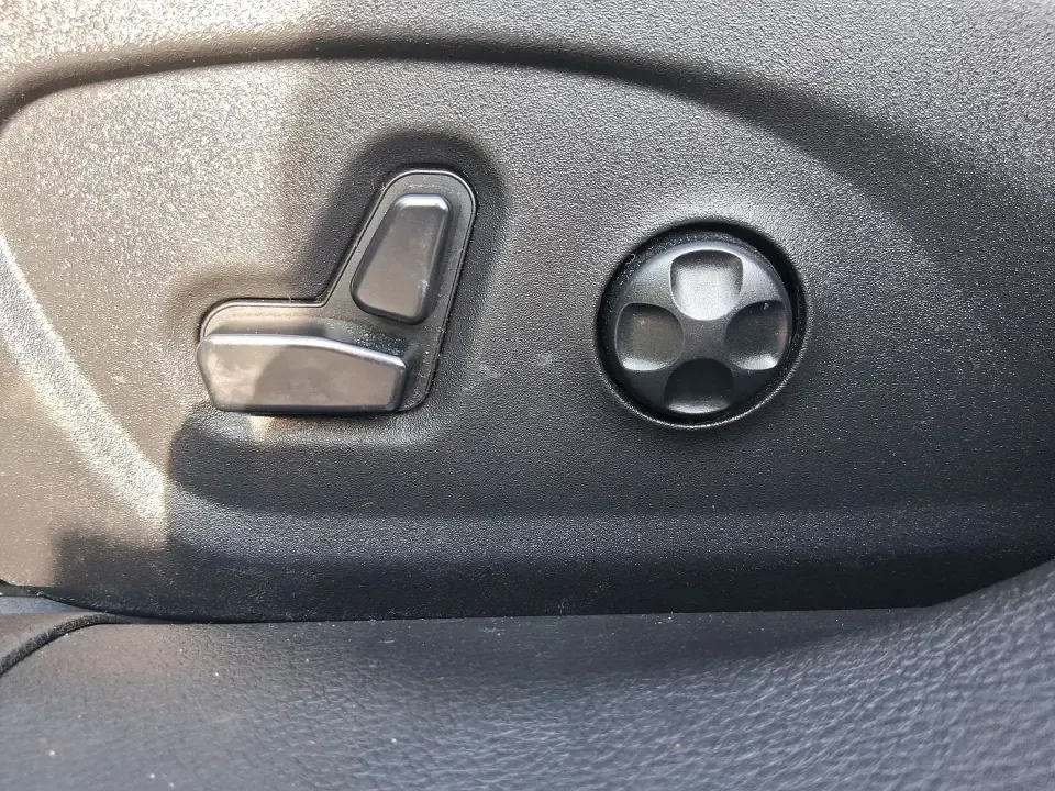 2015 Chrysler 200 C (1C3CCCCG6FN) with an 3.6L V6 DOHC 24V FFV engine, 9-Speed Automatic transmission, located at 8750 N County Rd 25A, Piqua, OH, 45356, (937) 908-9800, 40.164391, -84.232513 - Need a dependable sedan for the daily commute up I75, quick school drop-offs, or a comfortable weekend drive to downtown Piqua and the Great Miami River Trail? This 2015 Chrysler 200 C is the kind of practical-yet-upgraded ride that fits real life-quiet on longer trips, easy to park around local sho - Photo#18