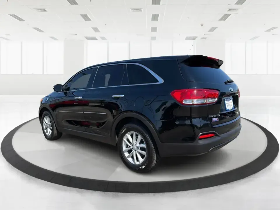 2017 Kia Sorento 2.4L L (5XYPG4A33HG) with an 2.4L I-4 gasoline direct injection engine, 6A transmission, located at 1184 Kauffman Ave, Fairborn, OH, 45324, (937) 908-9800, 39.807072, -84.030914 - Make every day easier-school drop-offs, long commutes to Wright-Patterson AFB, and weekend getaways to John Bryan State Park all feel more comfortable in an SUV that's built for real life. This **2017 Kia Sorento 2.4L L** in **Ebony Black** is a smart fit for growing families, busy professionals, an - Photo#4