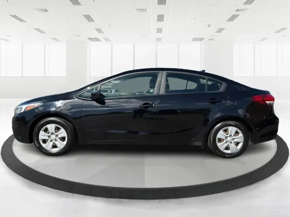 2018 Kia Forte LX (3KPFK4A79JE) with an 2L I-4 DOHC engine, 6M transmission, located at 1230 East Main St, Xenia, OH, 45385, (937) 908-9800, 39.688026, -83.910172 - Need a dependable commuter that's easy to park downtown, comfortable for I-75 and SR-725 traffic, and still stylish enough for dinner in the Dayton area? This 2018 Kia Forte LX in Aurora Black is a smart, budget-friendly sedan that fits real life in Moraine, OH-whether you're stacking miles for work - Photo#5