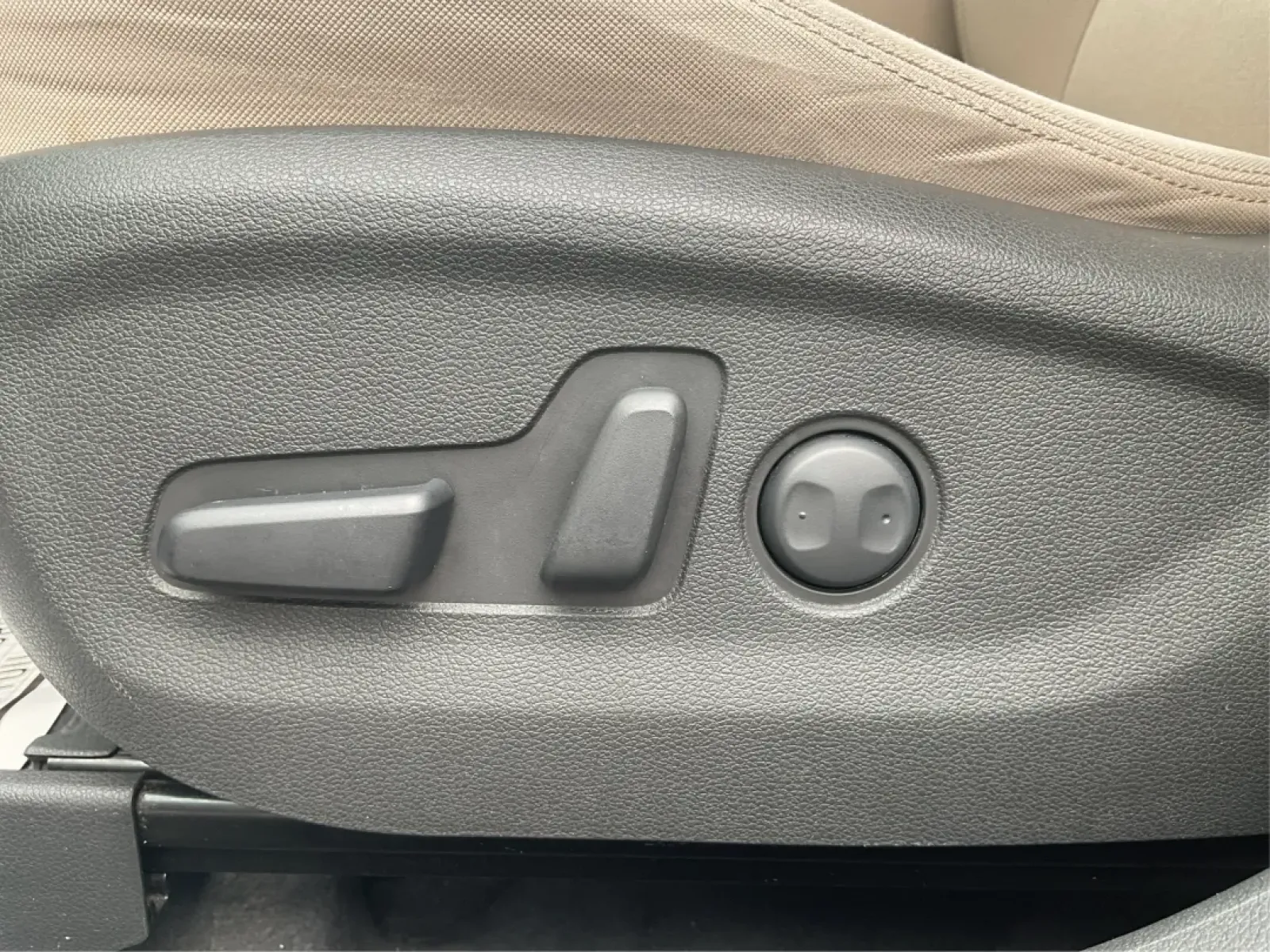 2017 Hyundai Tucson Sport (KM8J3CA29HU) with an 1.6L I-4 gasoline direct injection engine, located at 1099 N County Rd 25A , Troy, OH, 45373, (937) 908-9800, 40.057079, -84.212883 - **Discover Adventure in the 2017 Hyundai Tucson: Your Ideal SUV for Every Journey!**<br /> <br /> Are you ready to elevate your driving experience? The 2017 Hyundai Tucson in striking Ruby Wine is here, tailored for those who crave versatility and reliability in their daily adventures. Whether you'r - Photo#17