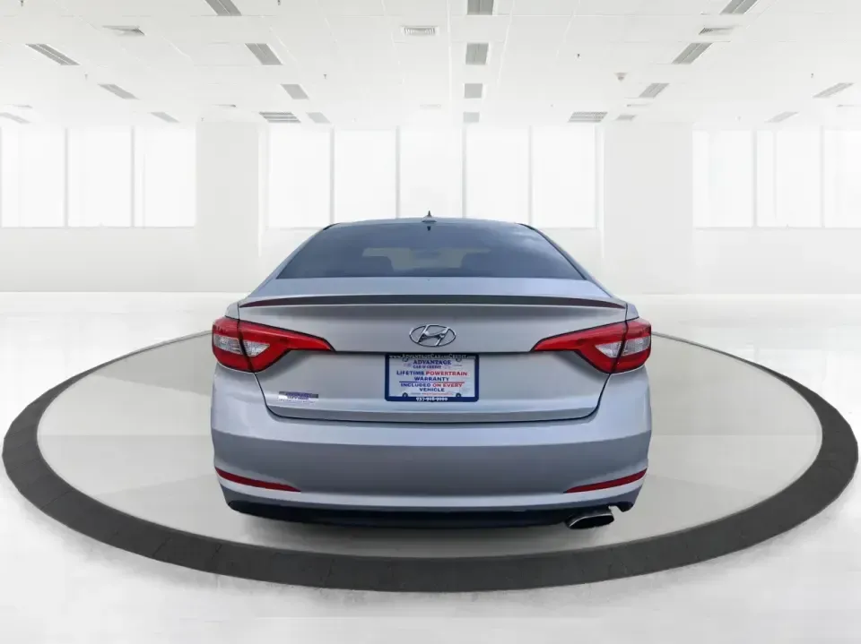 2015 Hyundai Sonata SE (5NPE24AFXFH) with an 2.4L L4 DOHC 16V engine, 7-Speed Automatic transmission, located at 1951 S Dayton Lakeview Rd., New Carlisle, OH, 45344, (937) 908-9800, 39.890999, -84.050255 - Need a dependable daily commuter that still feels comfortable for weekend getaways to Dayton, Tipp City, or a quick escape to Charleston Falls Preserve? This 2015 Hyundai Sonata SE in Symphony Silver is a smart, budget-friendly sedan that fits real life in Troy, Ohio-easy to park downtown, smooth on - Photo#3