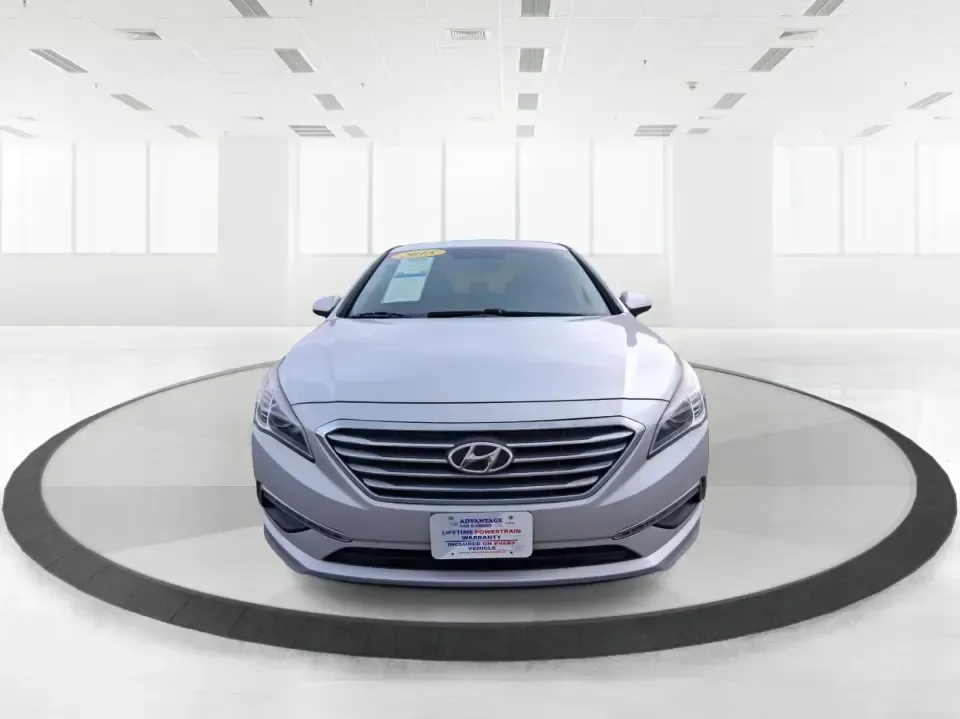 2015 Hyundai Sonata SE (5NPE24AFXFH) with an 2.4L L4 DOHC 16V engine, 7-Speed Automatic transmission, located at 1951 S Dayton Lakeview Rd., New Carlisle, OH, 45344, (937) 908-9800, 39.890999, -84.050255 - Need a dependable daily commuter that still feels comfortable for weekend getaways to Dayton, Tipp City, or a quick escape to Charleston Falls Preserve? This 2015 Hyundai Sonata SE in Symphony Silver is a smart, budget-friendly sedan that fits real life in Troy, Ohio-easy to park downtown, smooth on - Photo#7