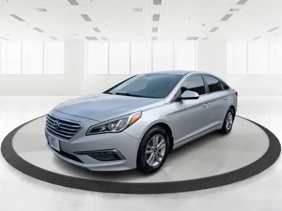 2015 Hyundai Sonata SE (5NPE24AFXFH) with an 2.4L L4 DOHC 16V engine, 7-Speed Automatic transmission, located at 1951 S Dayton Lakeview Rd., New Carlisle, OH, 45344, (937) 908-9800, 39.890999, -84.050255 - Need a dependable daily commuter that still feels comfortable for weekend getaways to Dayton, Tipp City, or a quick escape to Charleston Falls Preserve? This 2015 Hyundai Sonata SE in Symphony Silver is a smart, budget-friendly sedan that fits real life in Troy, Ohio-easy to park downtown, smooth on - Photo#8