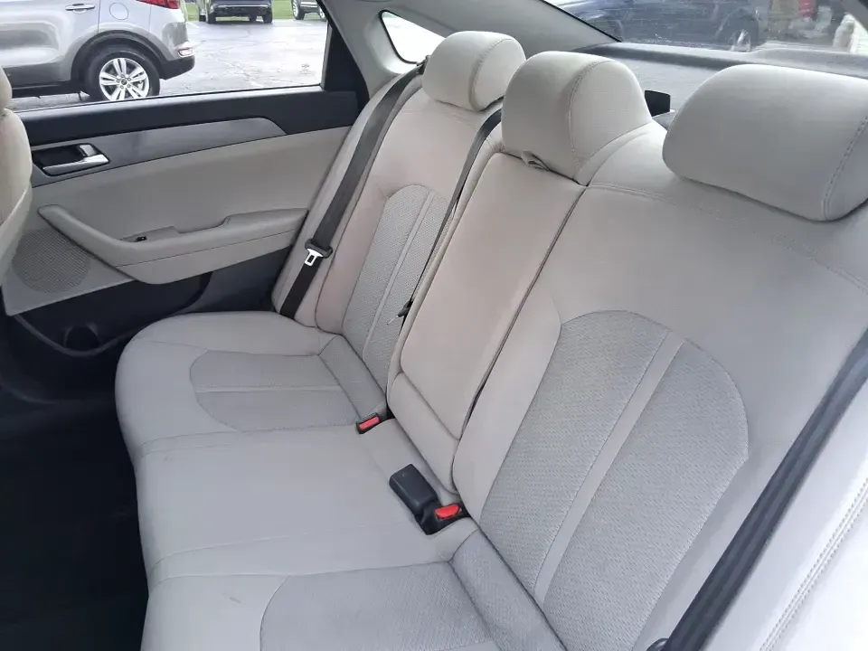 2015 Hyundai Sonata SE (5NPE24AFXFH) with an 2.4L L4 DOHC 16V engine, 7-Speed Automatic transmission, located at 1951 S Dayton Lakeview Rd., New Carlisle, OH, 45344, (937) 908-9800, 39.890999, -84.050255 - Need a dependable daily commuter that still feels comfortable for weekend getaways to Dayton, Tipp City, or a quick escape to Charleston Falls Preserve? This 2015 Hyundai Sonata SE in Symphony Silver is a smart, budget-friendly sedan that fits real life in Troy, Ohio-easy to park downtown, smooth on - Photo#10