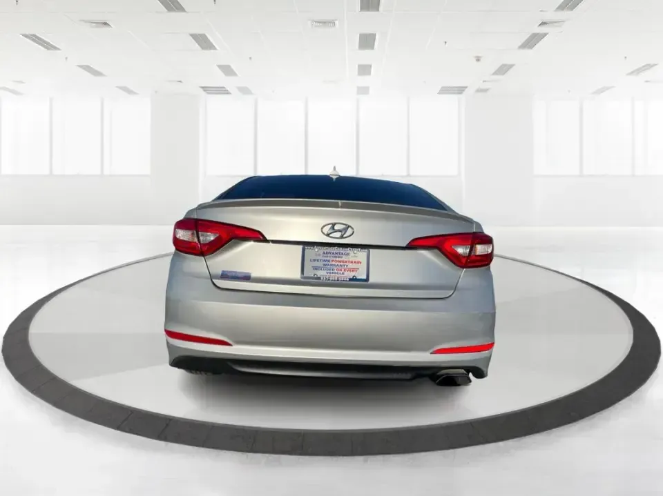 2015 Hyundai Sonata SE (5NPE24AFXFH) with an 2.4L L4 DOHC 16V engine, 7-Speed Automatic transmission, located at 1951 S Dayton Lakeview Rd., New Carlisle, OH, 45344, (937) 908-9800, 39.890999, -84.050255 - 2015 Hyundai Sonata SE - Photo#3