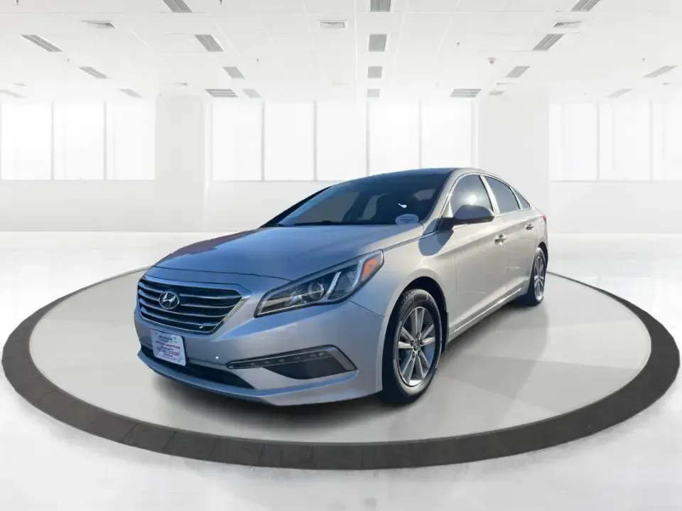 2015 Hyundai Sonata SE (5NPE24AFXFH) with an 2.4L L4 DOHC 16V engine, 7-Speed Automatic transmission, located at 1951 S Dayton Lakeview Rd., New Carlisle, OH, 45344, (937) 908-9800, 39.890999, -84.050255 - 2015 Hyundai Sonata SE - Photo#8