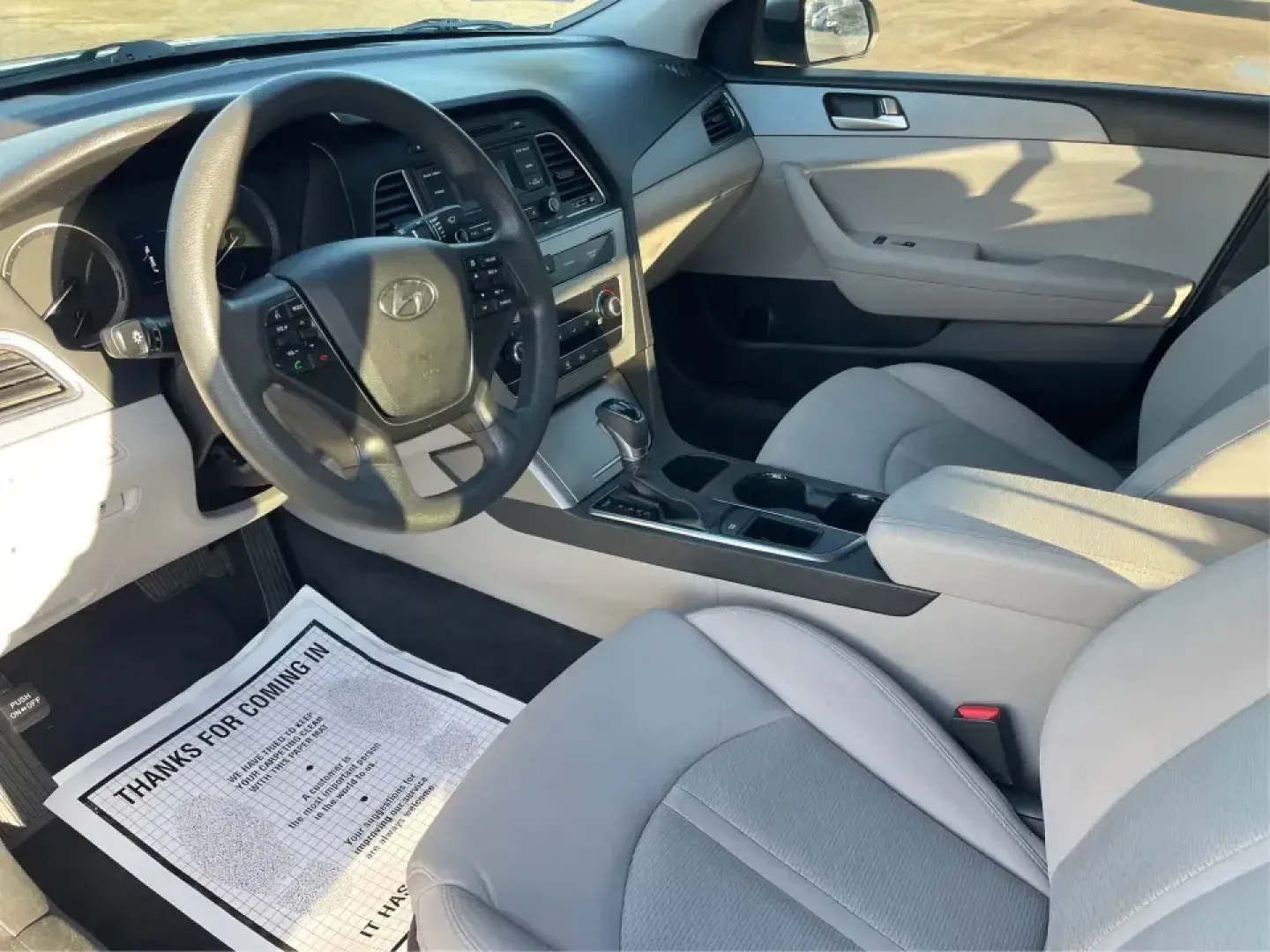 2015 Hyundai Sonata SE (5NPE24AFXFH) with an 2.4L L4 DOHC 16V engine, 7-Speed Automatic transmission, located at 1951 S Dayton Lakeview Rd., New Carlisle, OH, 45344, (937) 908-9800, 39.890999, -84.050255 - Need a dependable daily commuter that still feels comfortable for weekend getaways to Dayton, Tipp City, or a quick escape to Charleston Falls Preserve? This 2015 Hyundai Sonata SE in Symphony Silver is a smart, budget-friendly sedan that fits real life in Troy, Ohio-easy to park downtown, smooth on - Photo#9