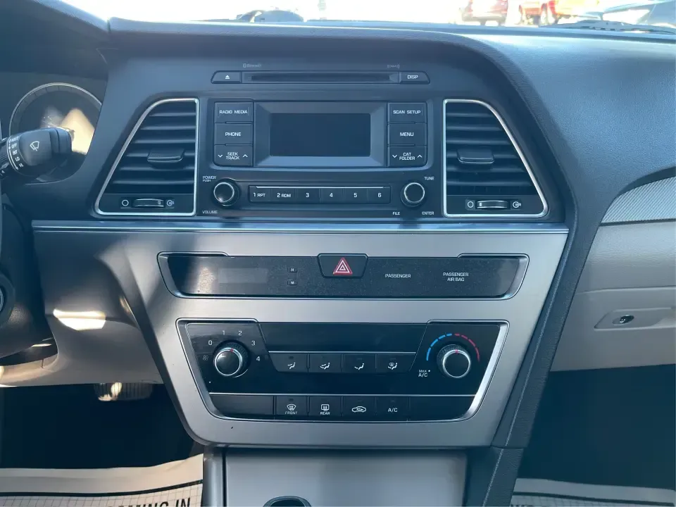 2015 Hyundai Sonata SE (5NPE24AFXFH) with an 2.4L L4 DOHC 16V engine, 7-Speed Automatic transmission, located at 1951 S Dayton Lakeview Rd., New Carlisle, OH, 45344, (937) 908-9800, 39.890999, -84.050255 - 2015 Hyundai Sonata SE - Photo#13