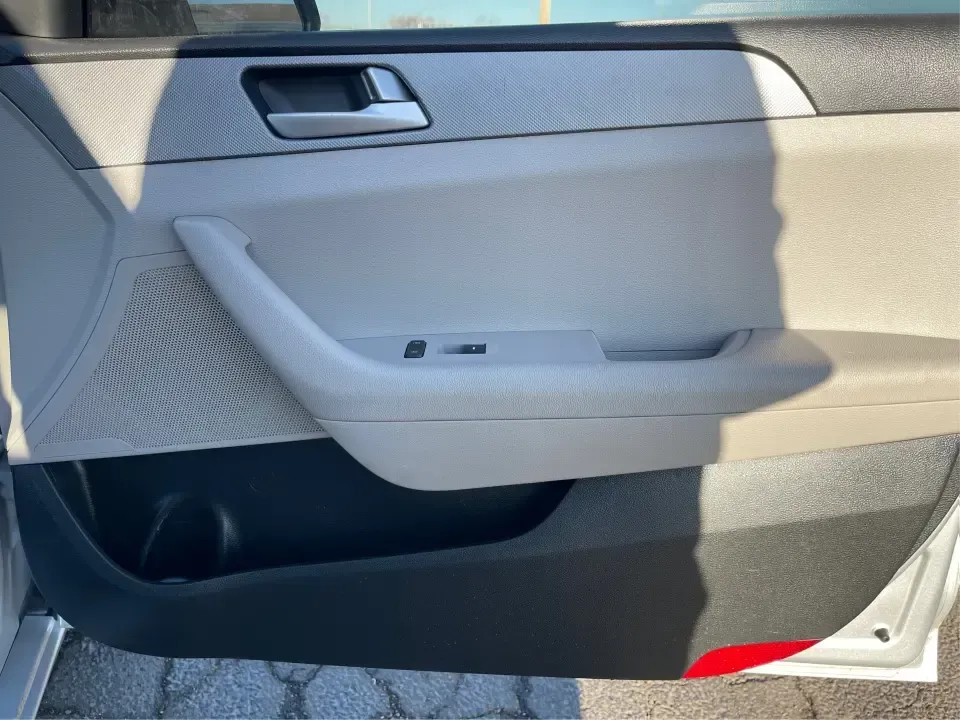 2015 Hyundai Sonata SE (5NPE24AFXFH) with an 2.4L L4 DOHC 16V engine, 7-Speed Automatic transmission, located at 1951 S Dayton Lakeview Rd., New Carlisle, OH, 45344, (937) 908-9800, 39.890999, -84.050255 - 2015 Hyundai Sonata SE - Photo#20