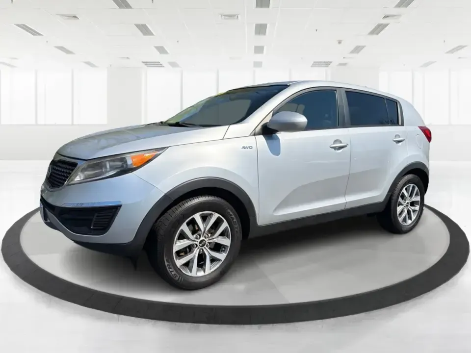2014 Kia Sportage LX (KNDPBCAC6E7) with an 2.4L V6 DOHC 24V engine, 6-Speed Automatic transmission, located at 1230 East Main St, Xenia, OH, 45385, (937) 908-9800, 39.688026, -83.910172 - **Adventure Awaits: 2014 Kia Sportage LX Ready for Your Next Journey!**<br /> <br /> Are you in search of a reliable vehicle that combines style, comfort, and versatility? Look no further than this 2014 Kia Sportage LX, perfect for weekend getaways, family road trips, or daily commutes. This crossov - Photo#8