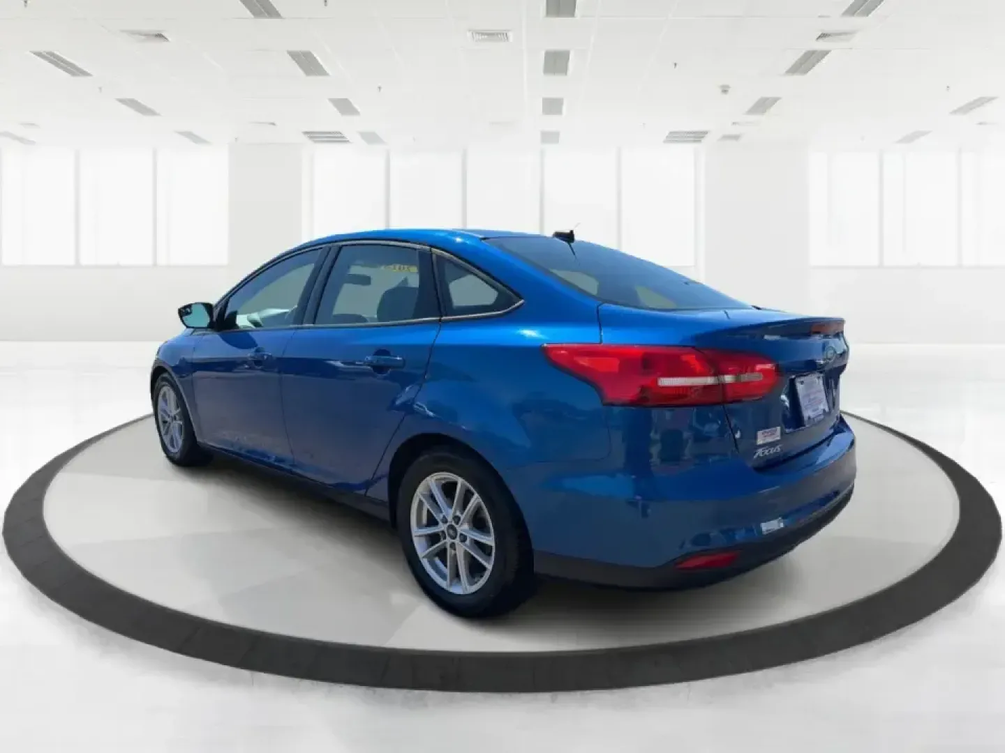 2018 Ford Focus SE (1FADP3FE5JL) with an 1.0L L3 engine, Automatic transmission, located at 1230 East Main St, Xenia, OH, 45385, (937) 908-9800, 39.688026, -83.910172 - Need a smart, budget-friendly commuter that's easy to live with all week and still ready for a spontaneous weekend escape? This 2018 Ford Focus SE sedan in eye-catching Lightning Blue Metallic is a practical pick for daily drives to Dayton, school drop-offs, and quick errands around Xenia-while keep - Photo#4