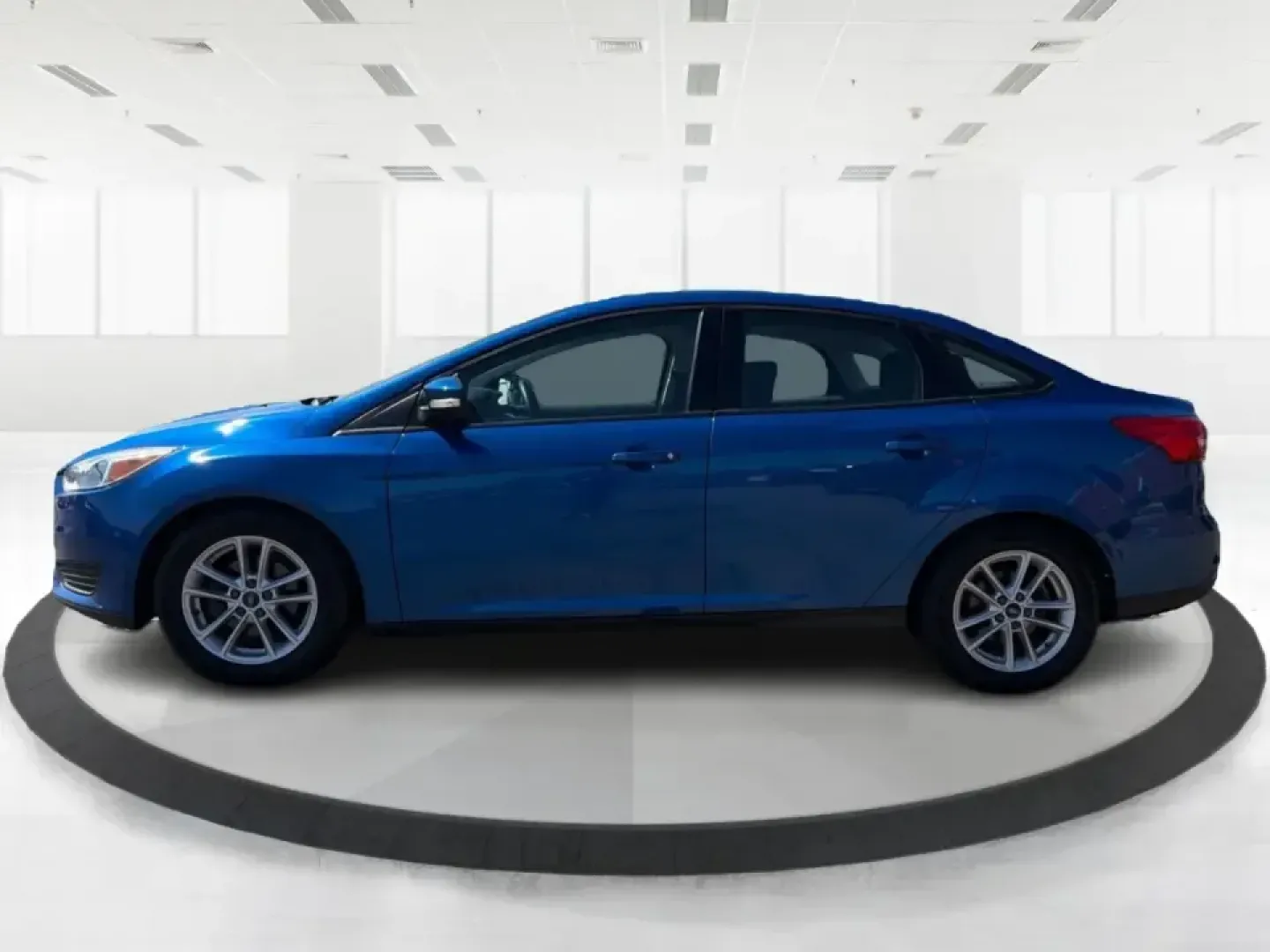 2018 Ford Focus SE (1FADP3FE5JL) with an 1.0L L3 engine, Automatic transmission, located at 1230 East Main St, Xenia, OH, 45385, (937) 908-9800, 39.688026, -83.910172 - Need a smart, budget-friendly commuter that's easy to live with all week and still ready for a spontaneous weekend escape? This 2018 Ford Focus SE sedan in eye-catching Lightning Blue Metallic is a practical pick for daily drives to Dayton, school drop-offs, and quick errands around Xenia-while keep - Photo#5